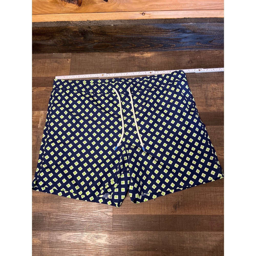 Vineyard Vines Men's XL Navy Blue and Green Floral Print Swim Trunks Short Beach